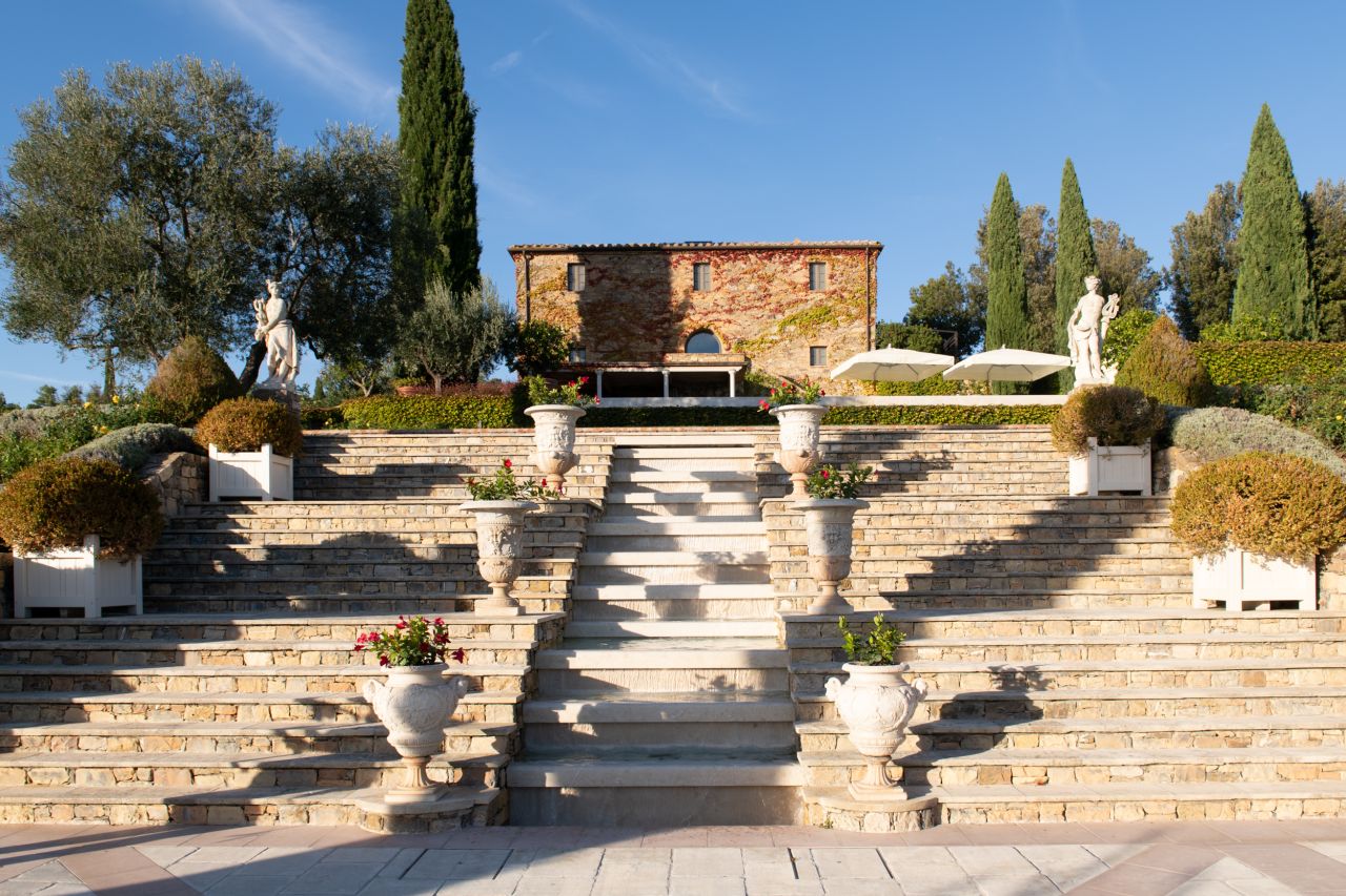 CHIANTI RESTORATIONS srl - Luxury Property Restoration Company ad