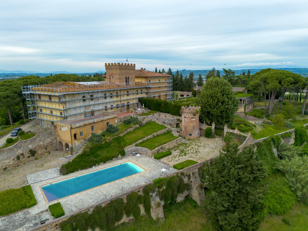 CHIANTI RESTORATIONS srl - Luxury Property Restoration Company ad