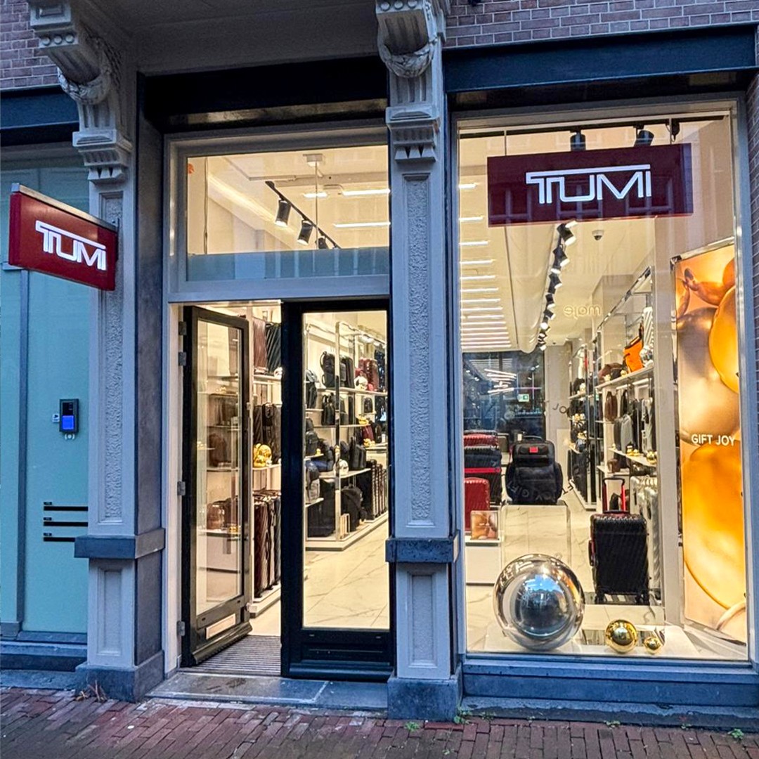 TUMI ad