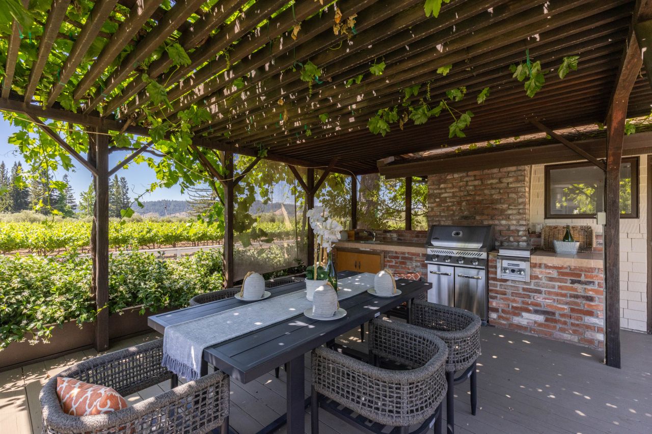 Interluxe - Luxury Real Estate Auctions ad