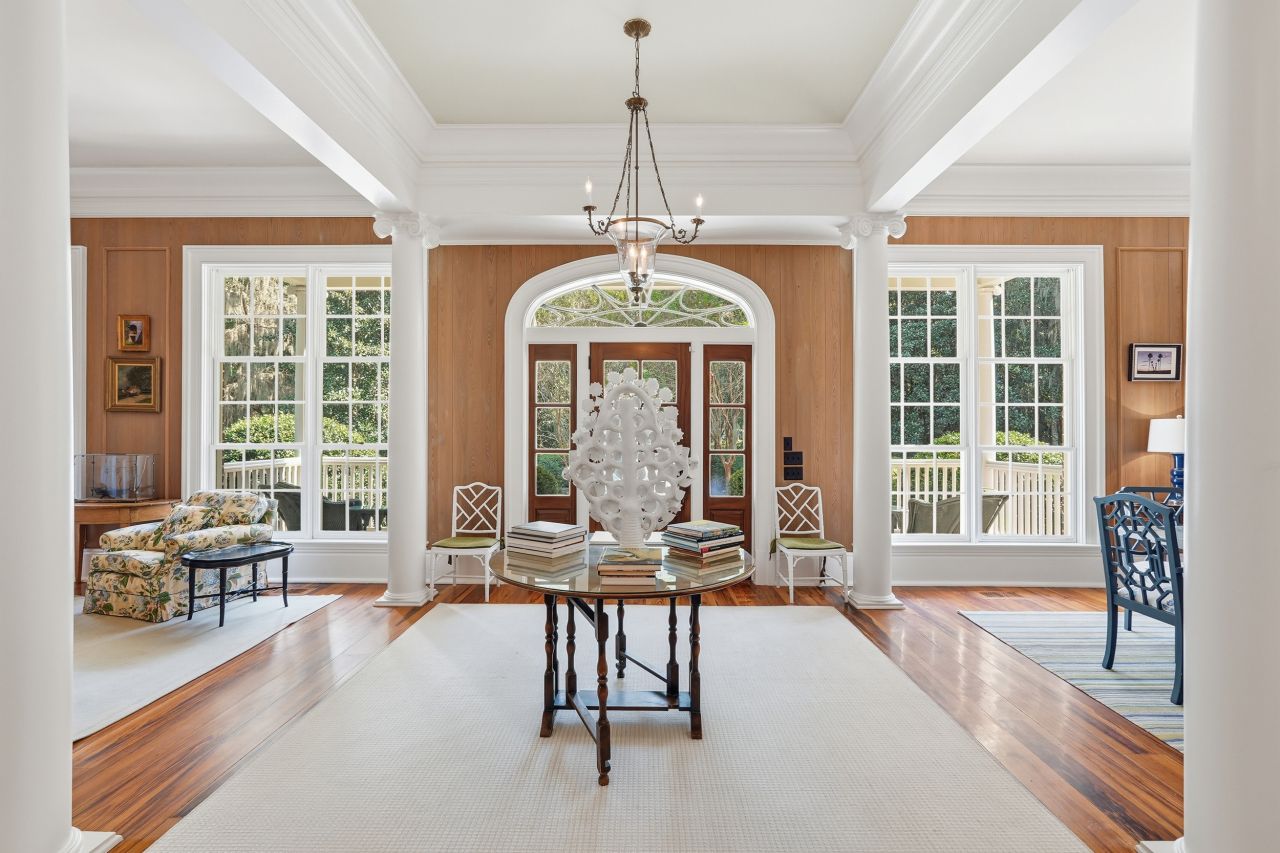 Interluxe - Luxury Real Estate Auctions ad