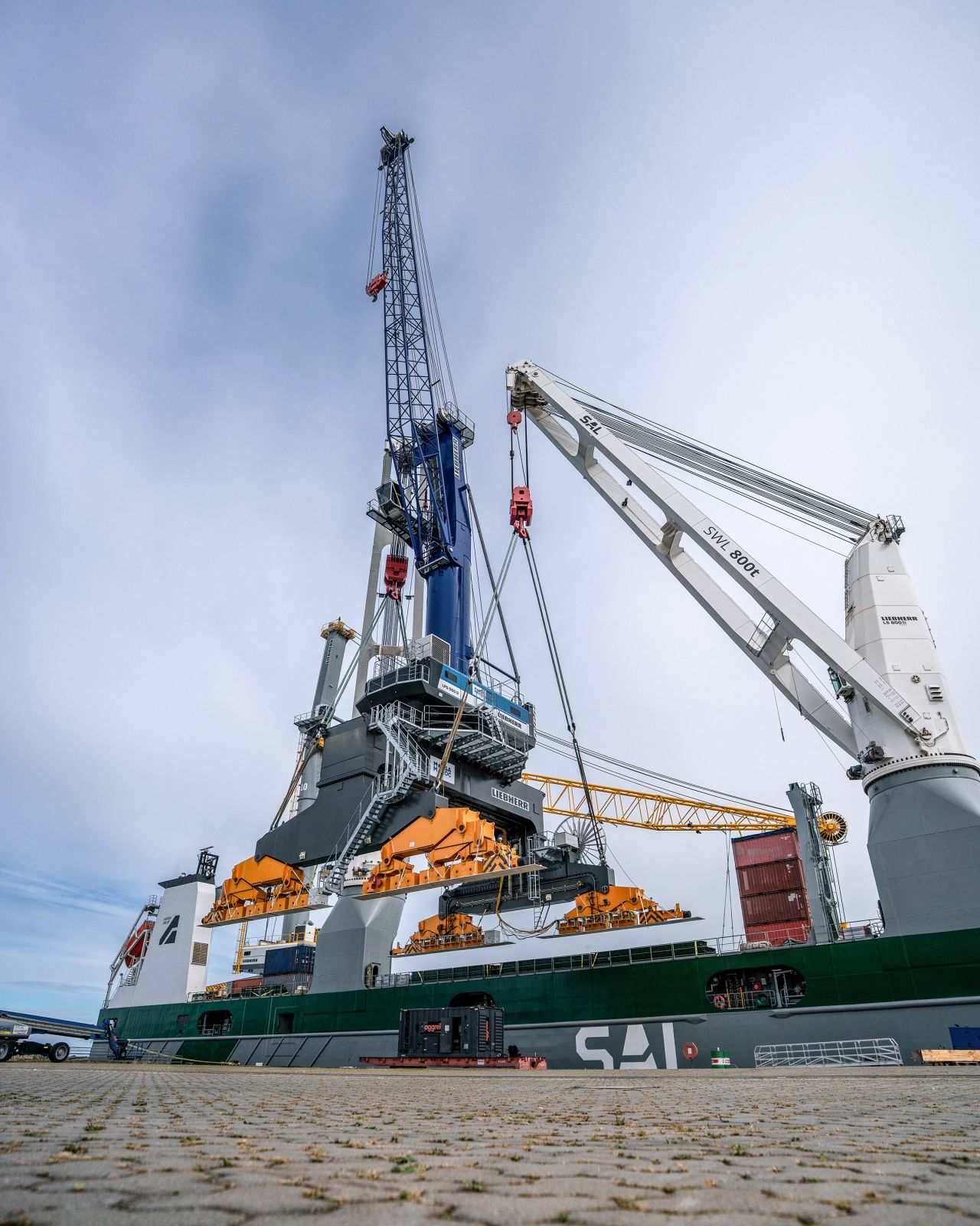 Liebherr Maritime Cranes ad
