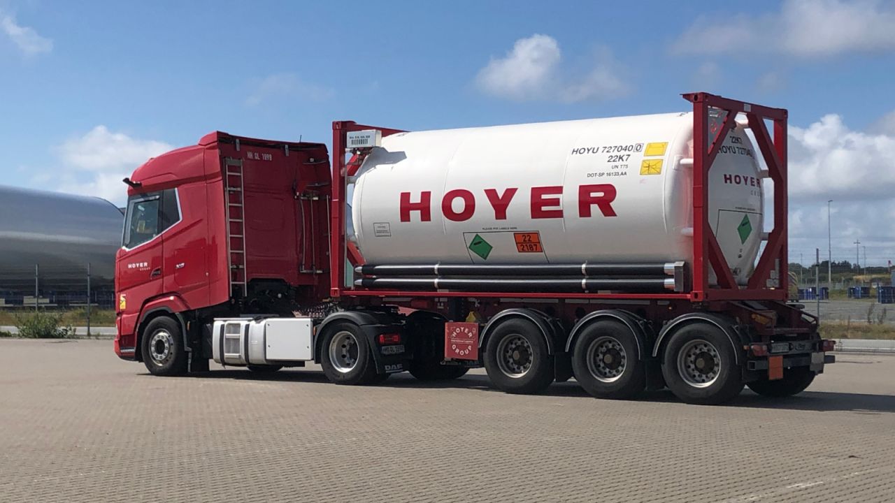 HOYER Group ad