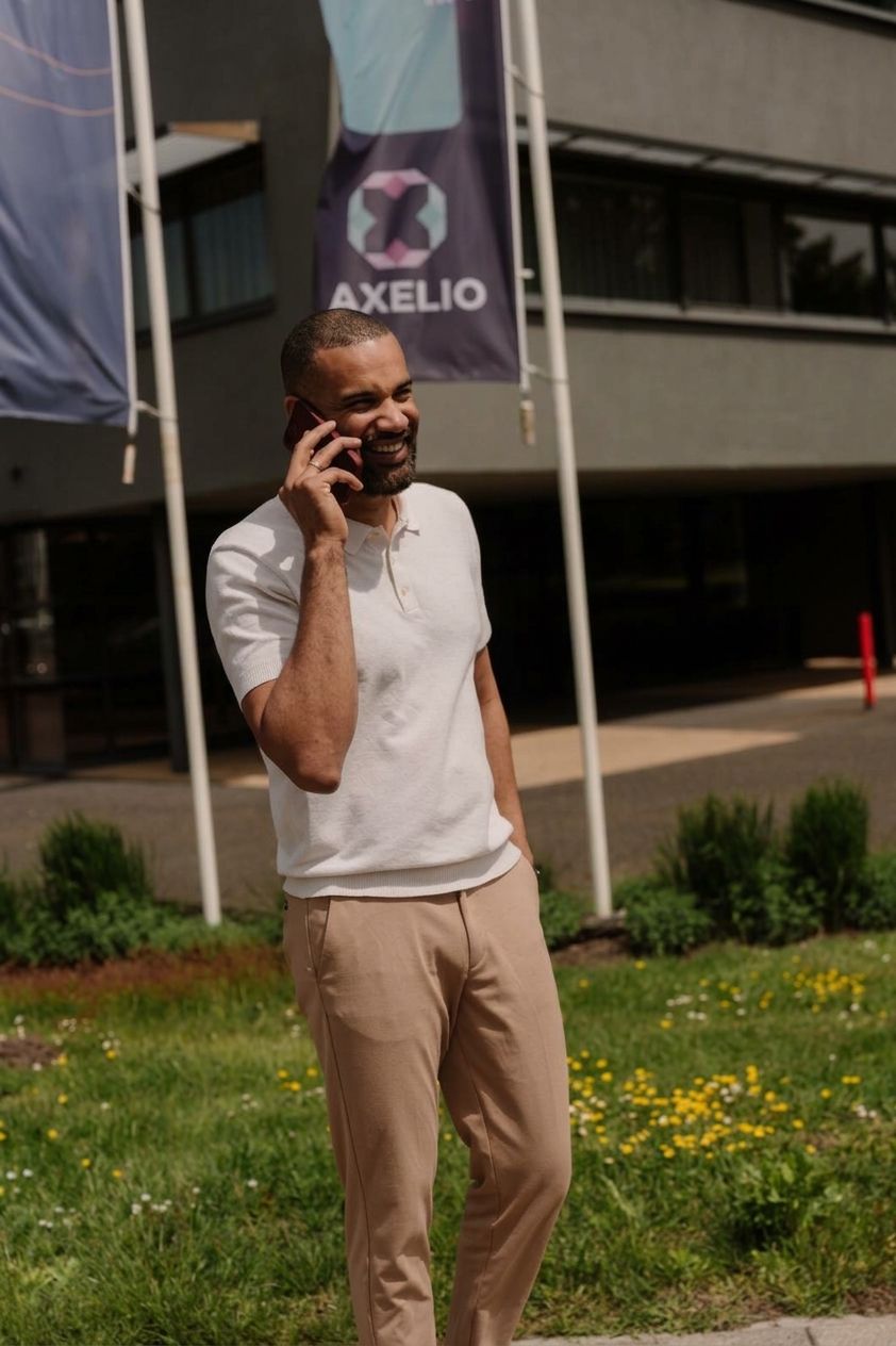 Axelio ad