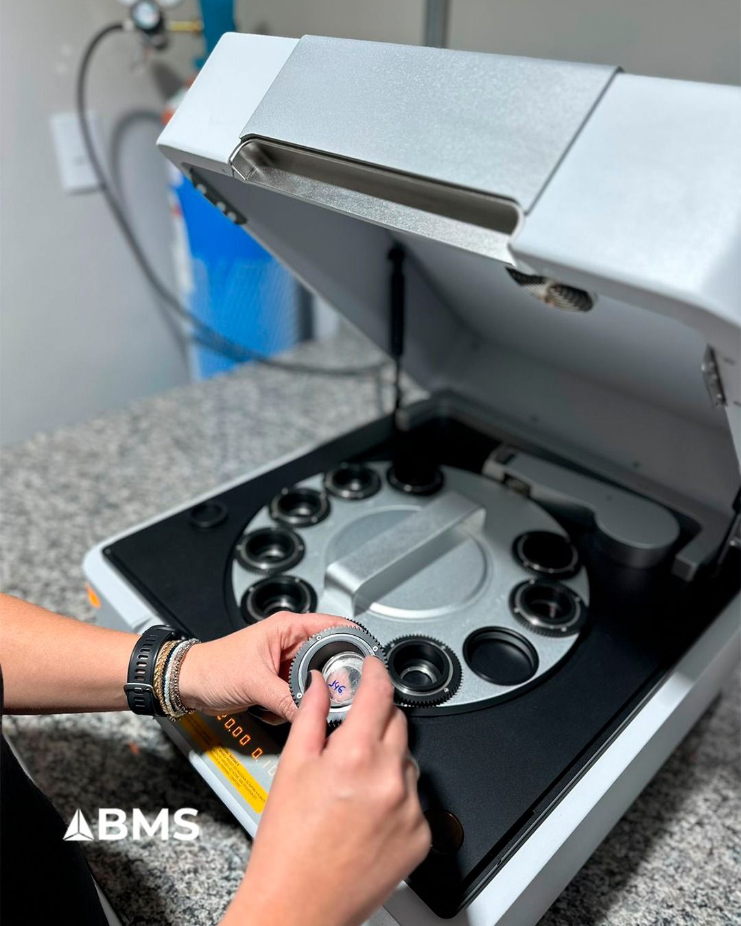BMS Laboratório Cerâmico e caracterização de materiais ad