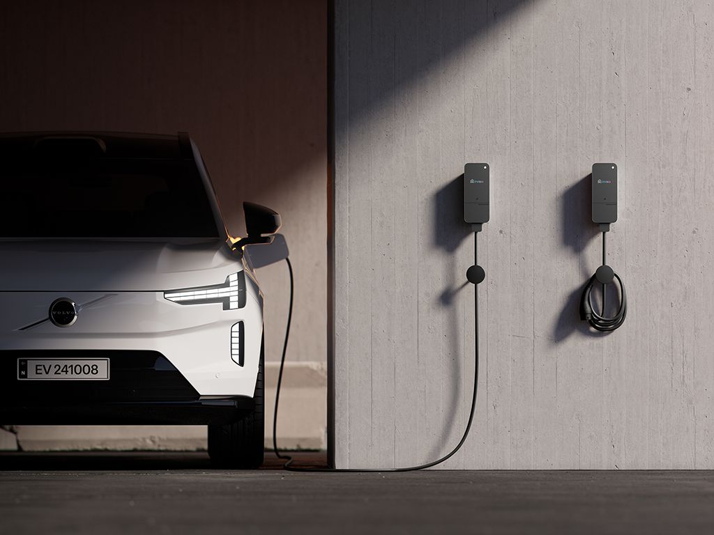 amina charging ad